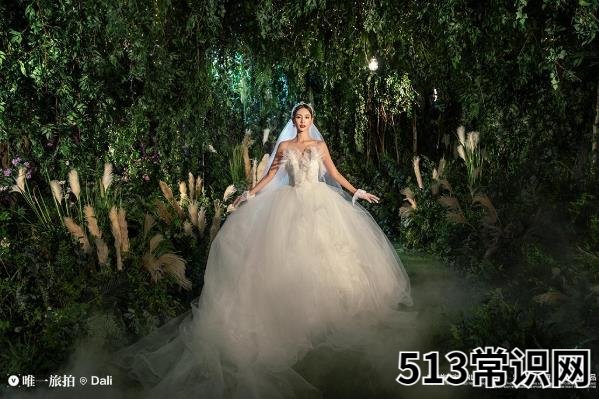 唯一旅拍告诉你:旅拍婚纱照中男士应该做些什么?