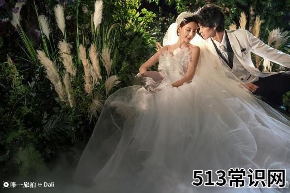 唯一旅拍告诉你:旅拍婚纱照中男士应该做些什么?