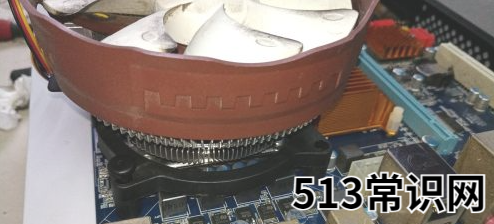 教大家电脑风扇怎么拆出来清洗