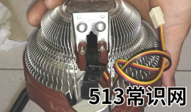 教大家电脑风扇怎么拆出来清洗