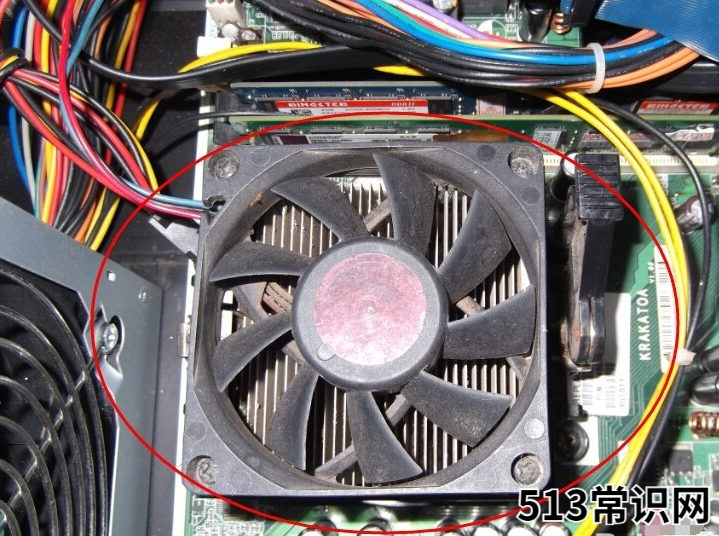 技术编辑教您电脑机箱怎么拆