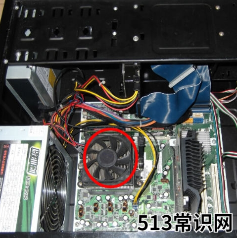 技术编辑教您电脑机箱怎么拆