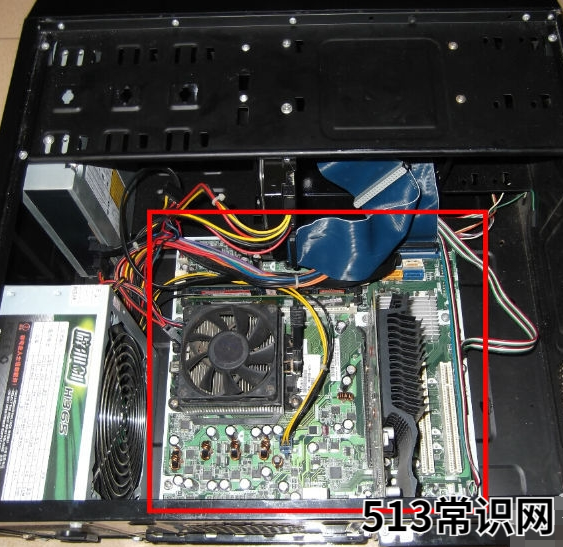 技术编辑教您电脑机箱怎么拆