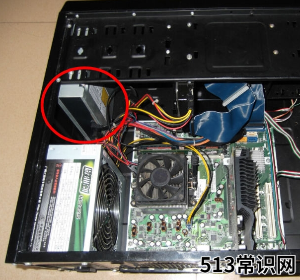 技术编辑教您电脑机箱怎么拆