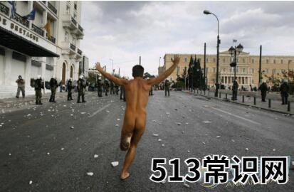 梦见没穿衣服在街上跑的含义有哪些特点?